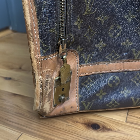 Louis Vuitton Luggage - Picture 8 of 9